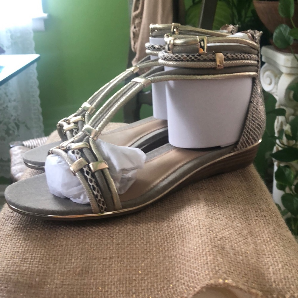 Women’s sandals